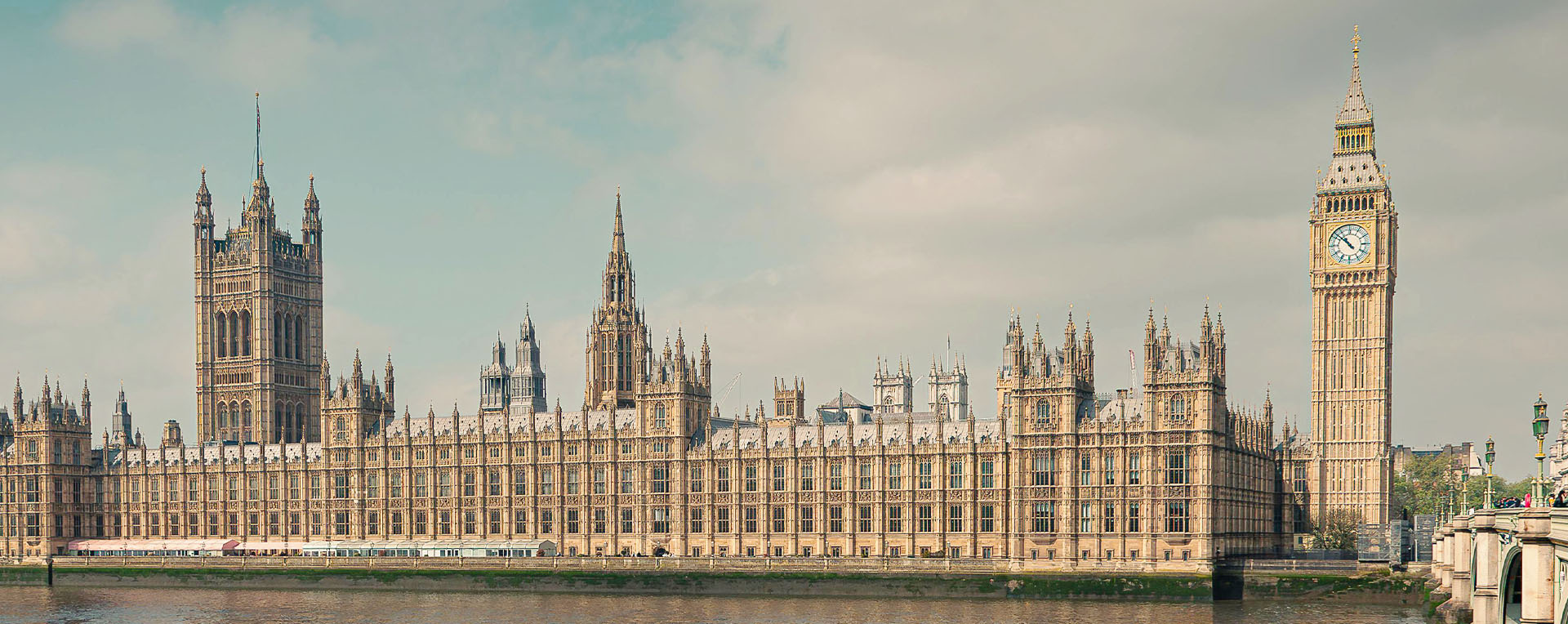 Budget 2024 Desk Photo By David Zherdenovsky Narrow